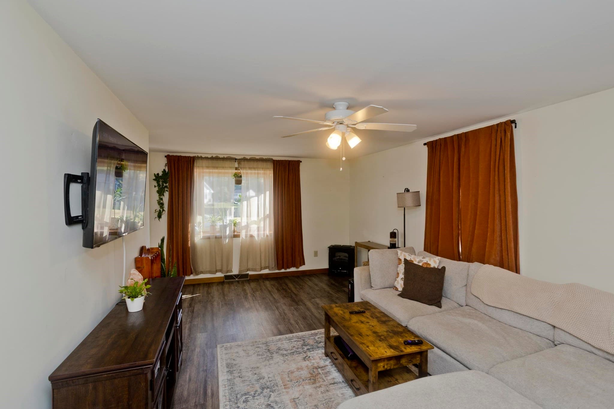 Single Family Residence at 20 Meadow Ave, Agawam MA 01001, Agawam, photo 9 of 20