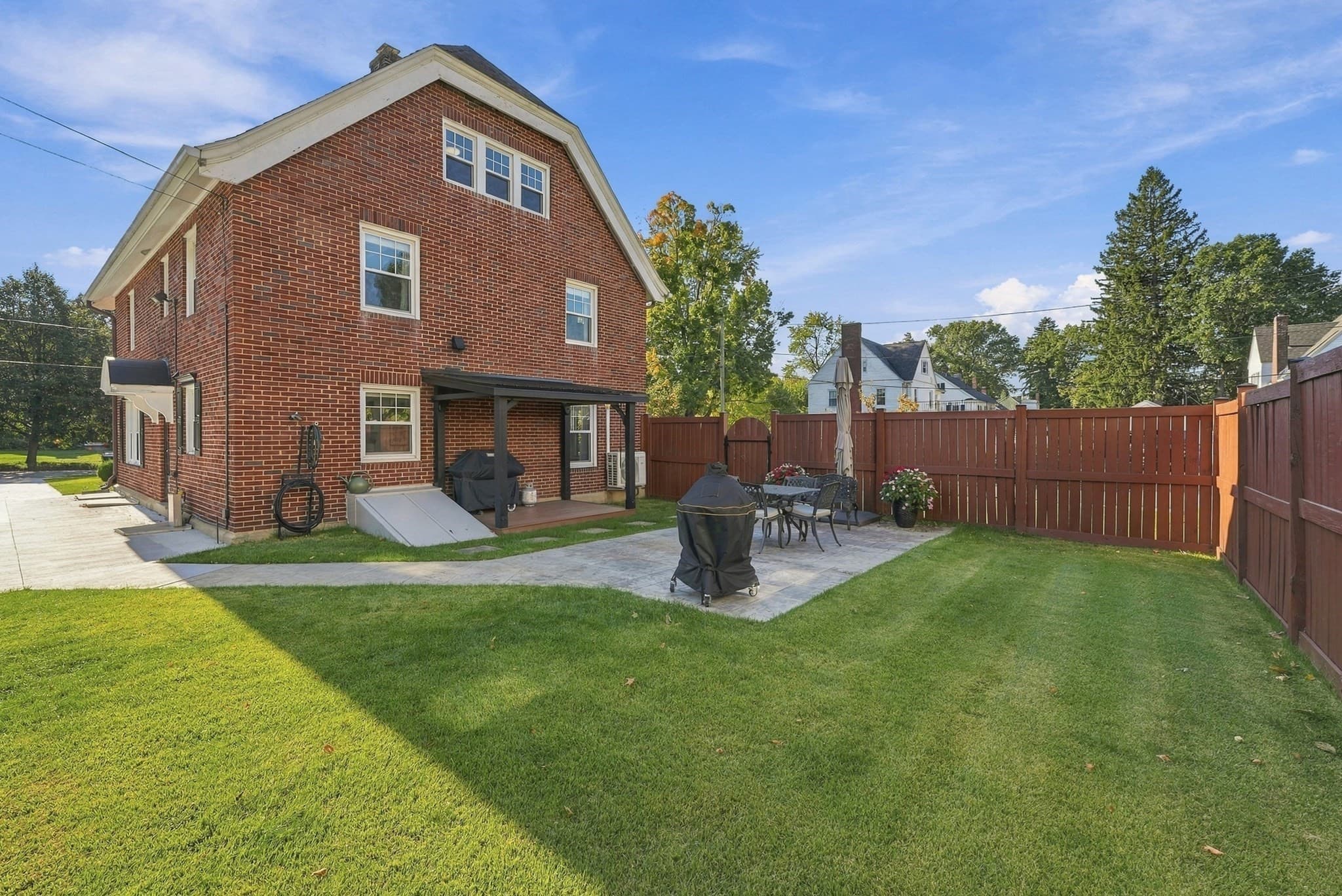 Single Family Residence at 170 Shefford St, Springfield MA 01107, Springfield, photo 32 of 42