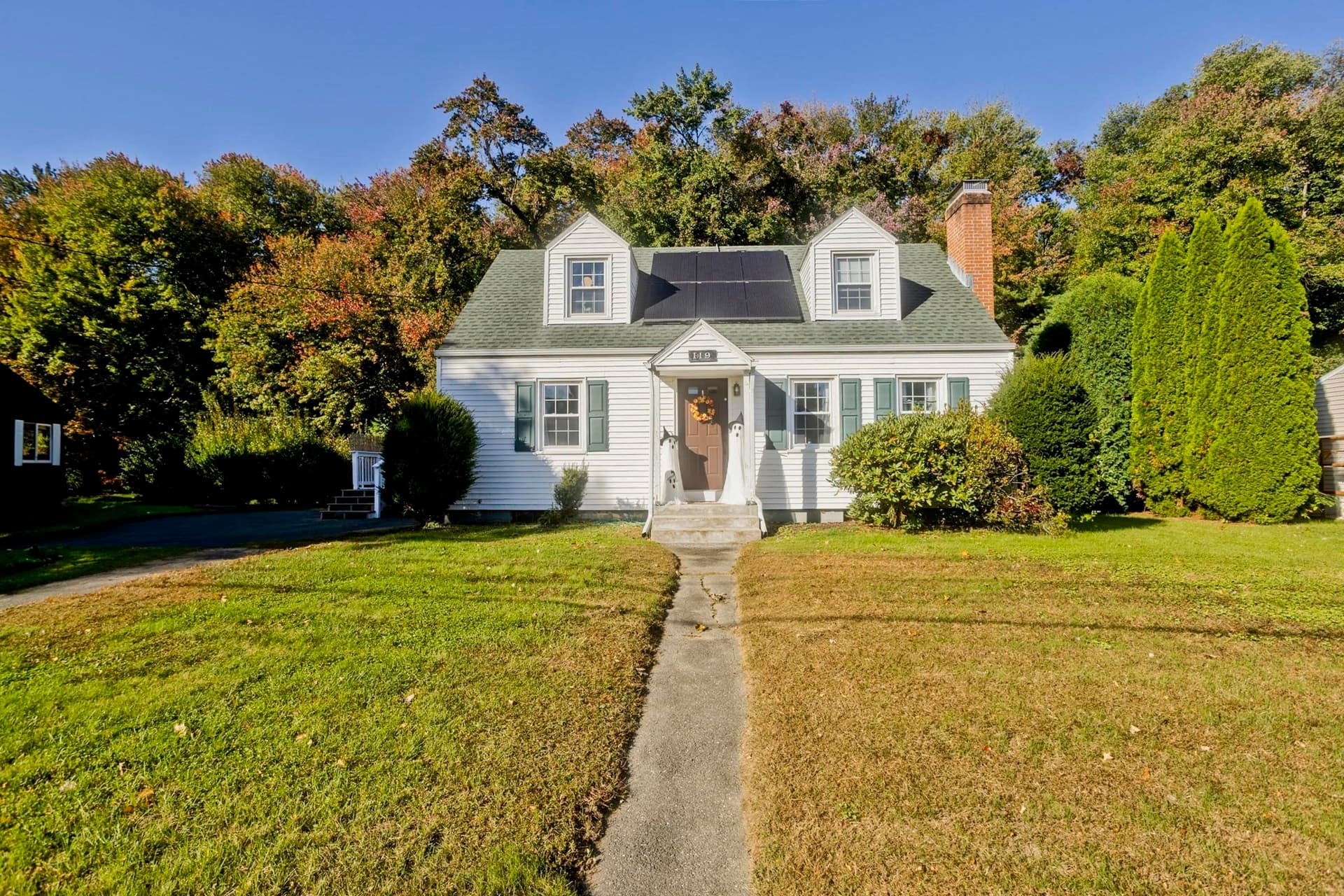 Single Family Residence at 119 Florida Dr, Agawam MA 01001