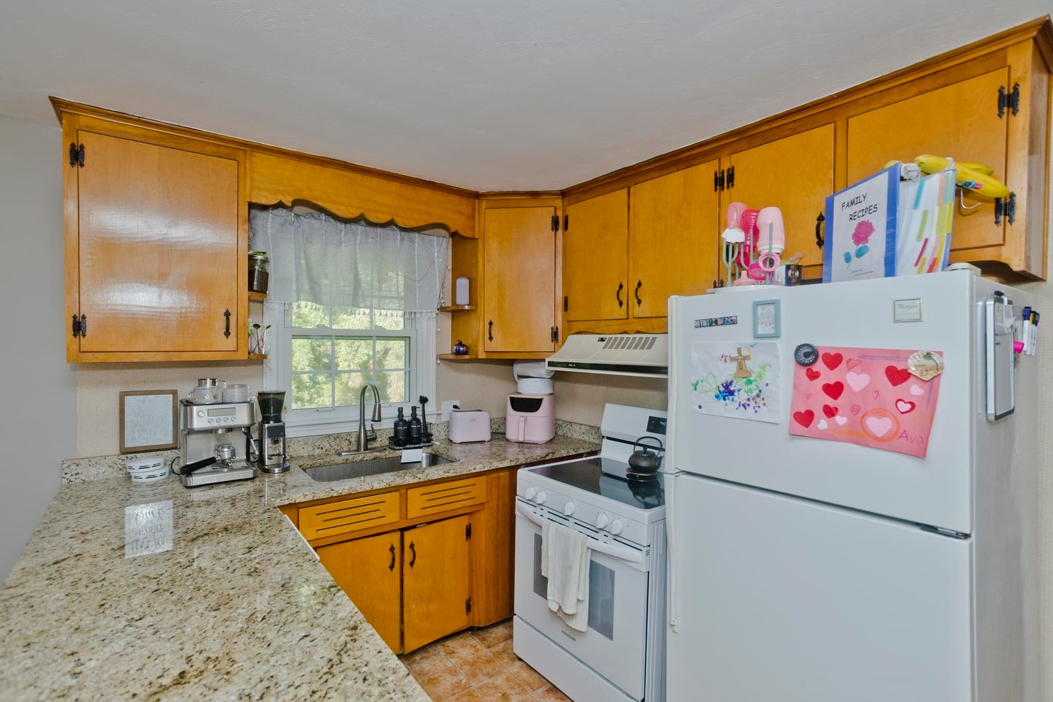 Single Family Residence at 119 Florida Dr, Agawam MA 01001, Agawam, photo 5 of 32