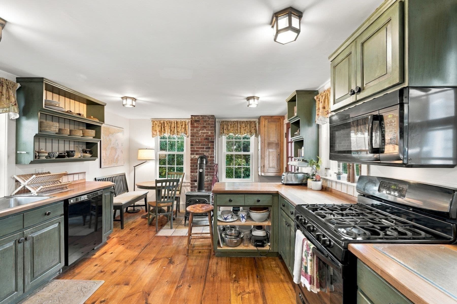 Single Family Residence at 4 Washington Square, Marblehead MA 01945, photo 12 of 41