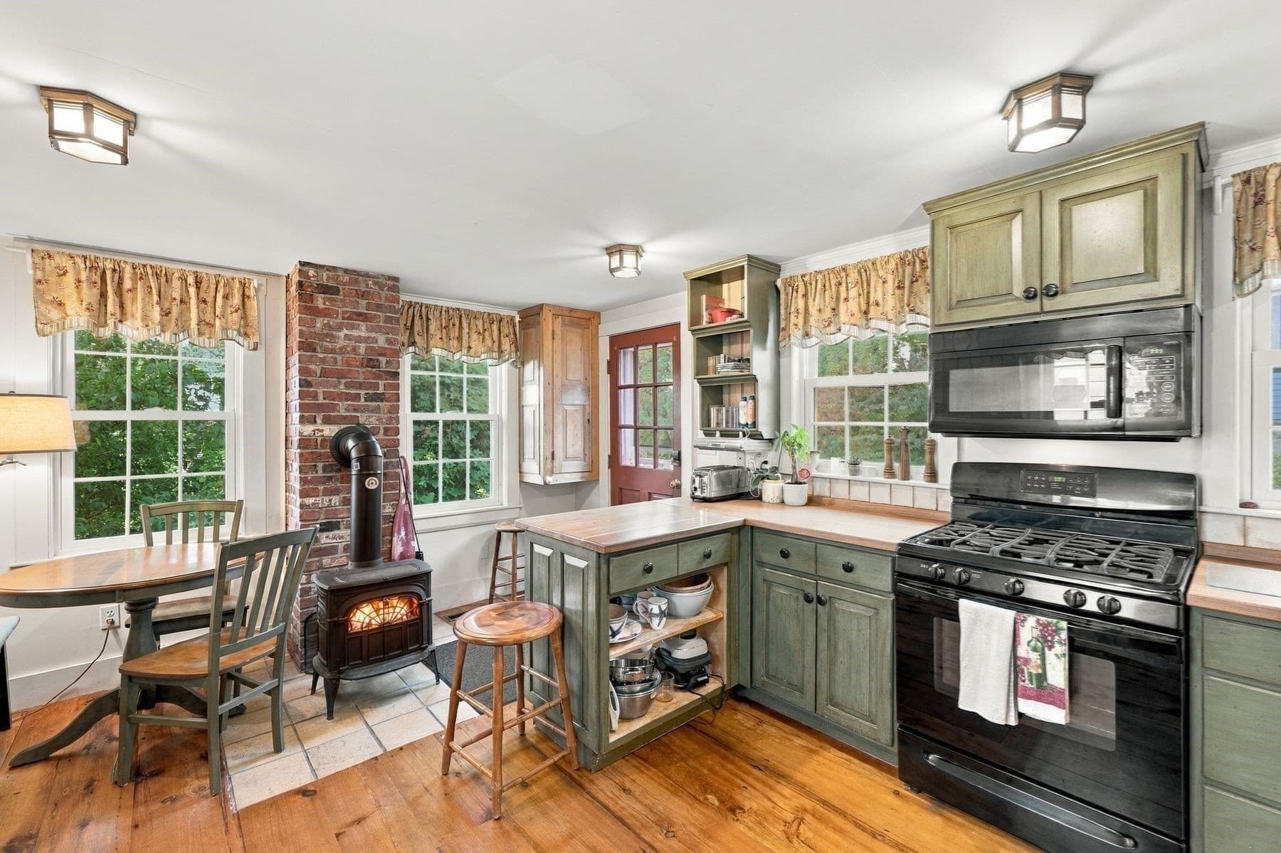 Single Family Residence at 4 Washington Square, Marblehead MA 01945, photo 10 of 41