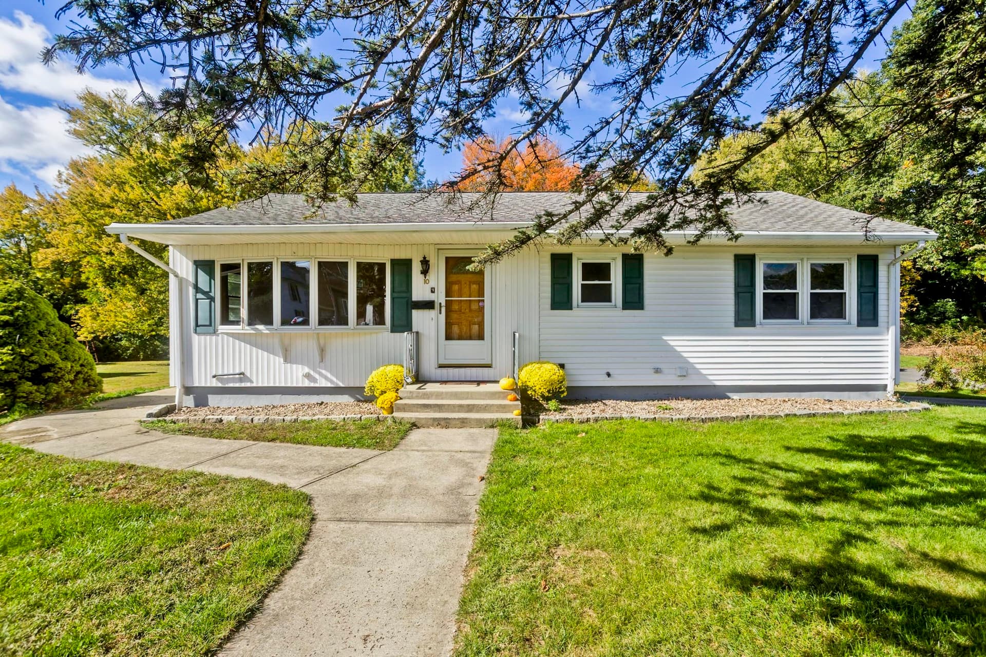 10 Taylor St, South Hadley MA 01075