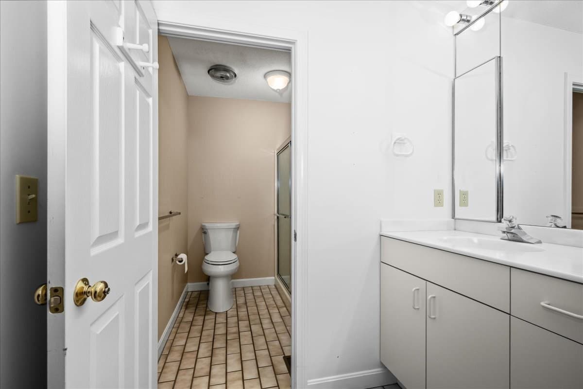 Condominium at 16 Bentwood Dr # 16, Sturbridge MA 01566, Sturbridge, photo 17 of 39