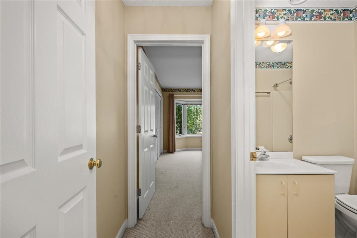 Condominium at 16 Bentwood Dr # 16, Sturbridge MA 01566, Sturbridge, photo 22 of 39