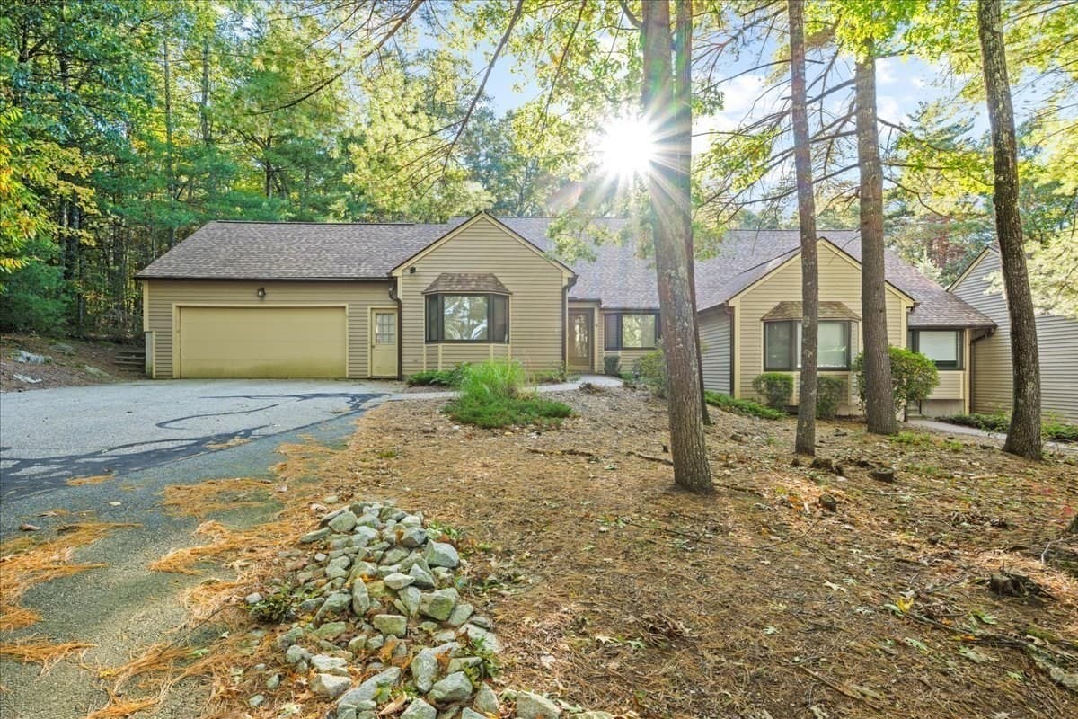 Condominium at 16 Bentwood Dr # 16, Sturbridge MA 01566, Sturbridge, photo 36 of 39