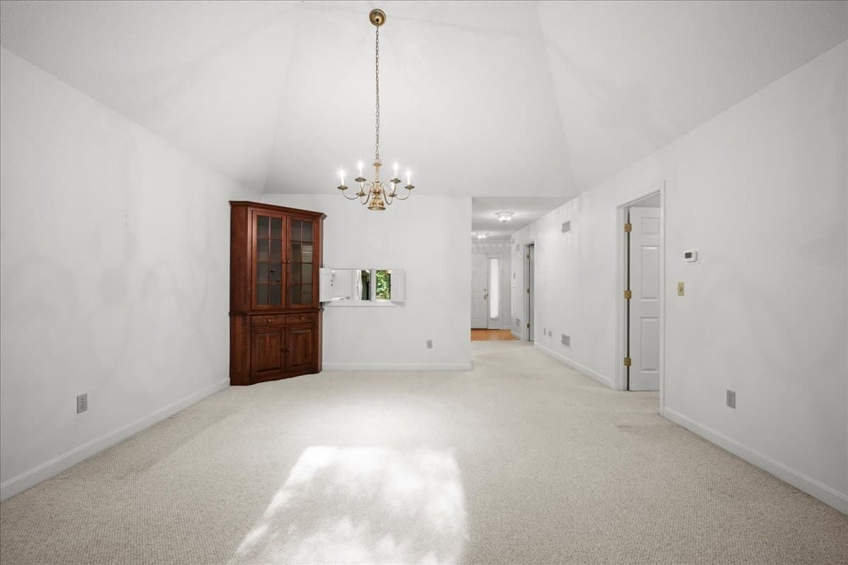 Condominium at 16 Bentwood Dr # 16, Sturbridge MA 01566, Sturbridge, photo 9 of 39