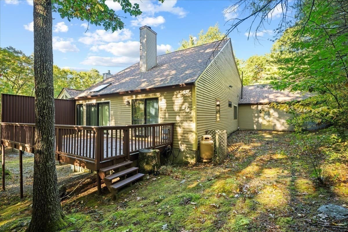 Condominium at 16 Bentwood Dr # 16, Sturbridge MA 01566, Sturbridge, photo 30 of 39