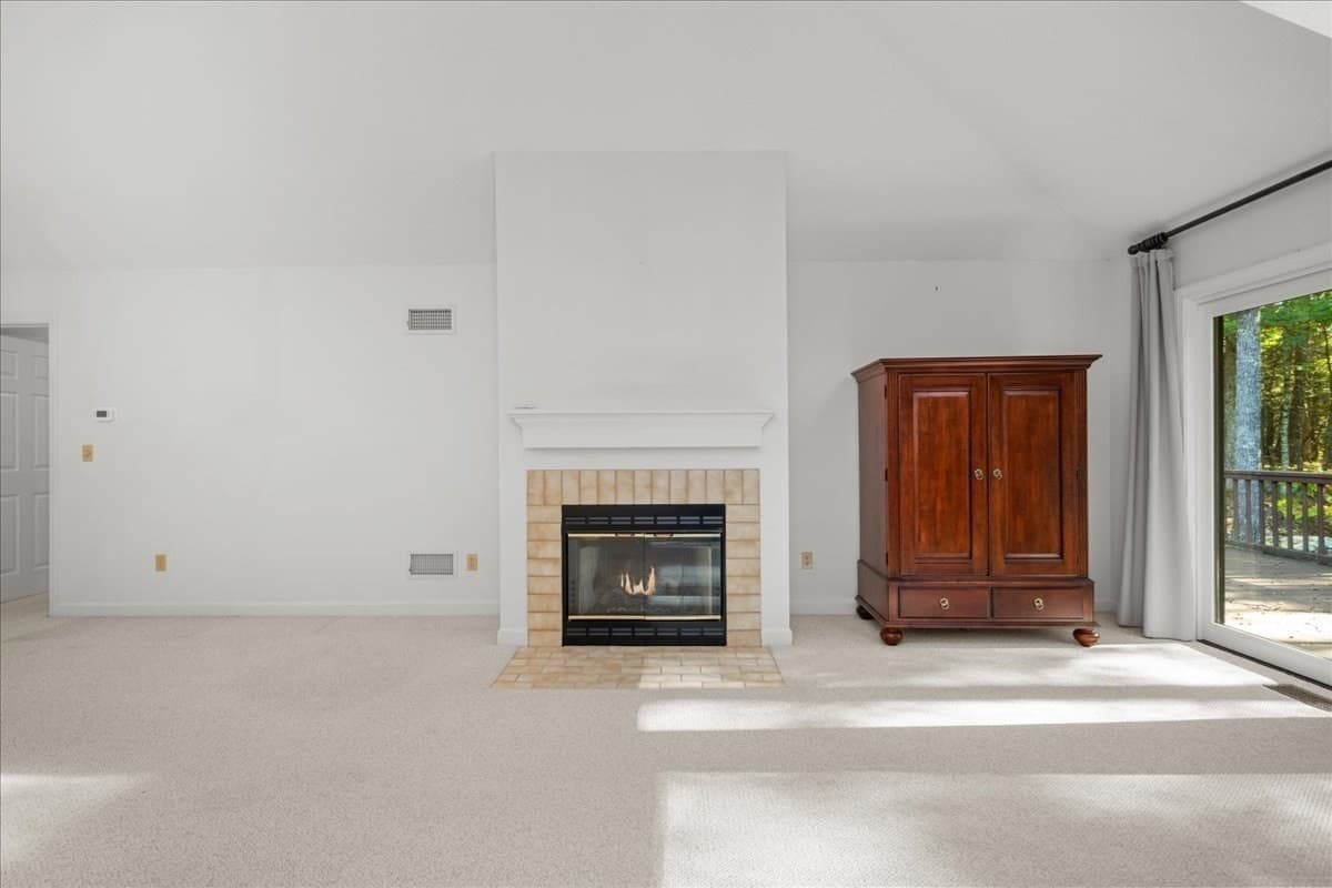 Condominium at 16 Bentwood Dr # 16, Sturbridge MA 01566, Sturbridge, photo 10 of 39