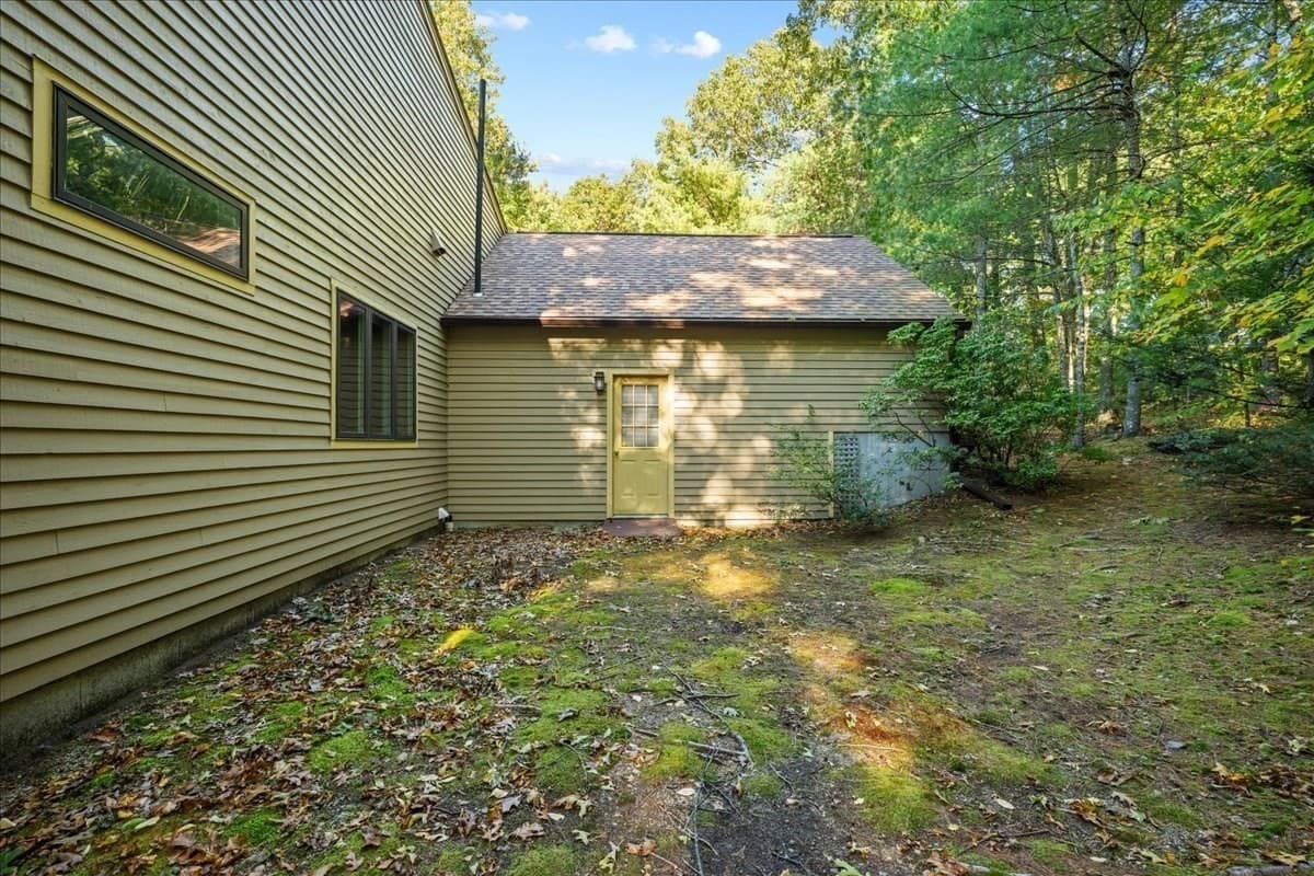 Condominium at 16 Bentwood Dr # 16, Sturbridge MA 01566, Sturbridge, photo 33 of 39