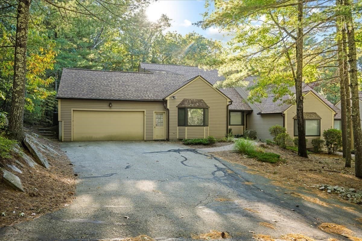 Condominium at 16 Bentwood Dr # 16, Sturbridge MA 01566, Sturbridge, photo 37 of 39