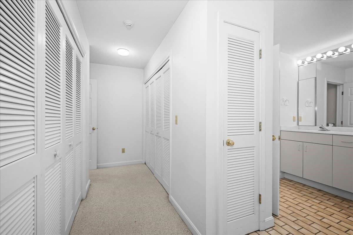 Condominium at 16 Bentwood Dr # 16, Sturbridge MA 01566, Sturbridge, photo 15 of 39