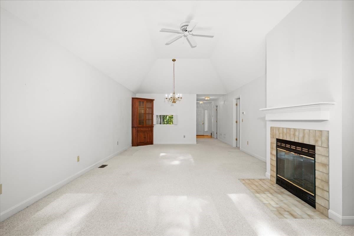 Condominium at 16 Bentwood Dr # 16, Sturbridge MA 01566, Sturbridge, photo 11 of 39