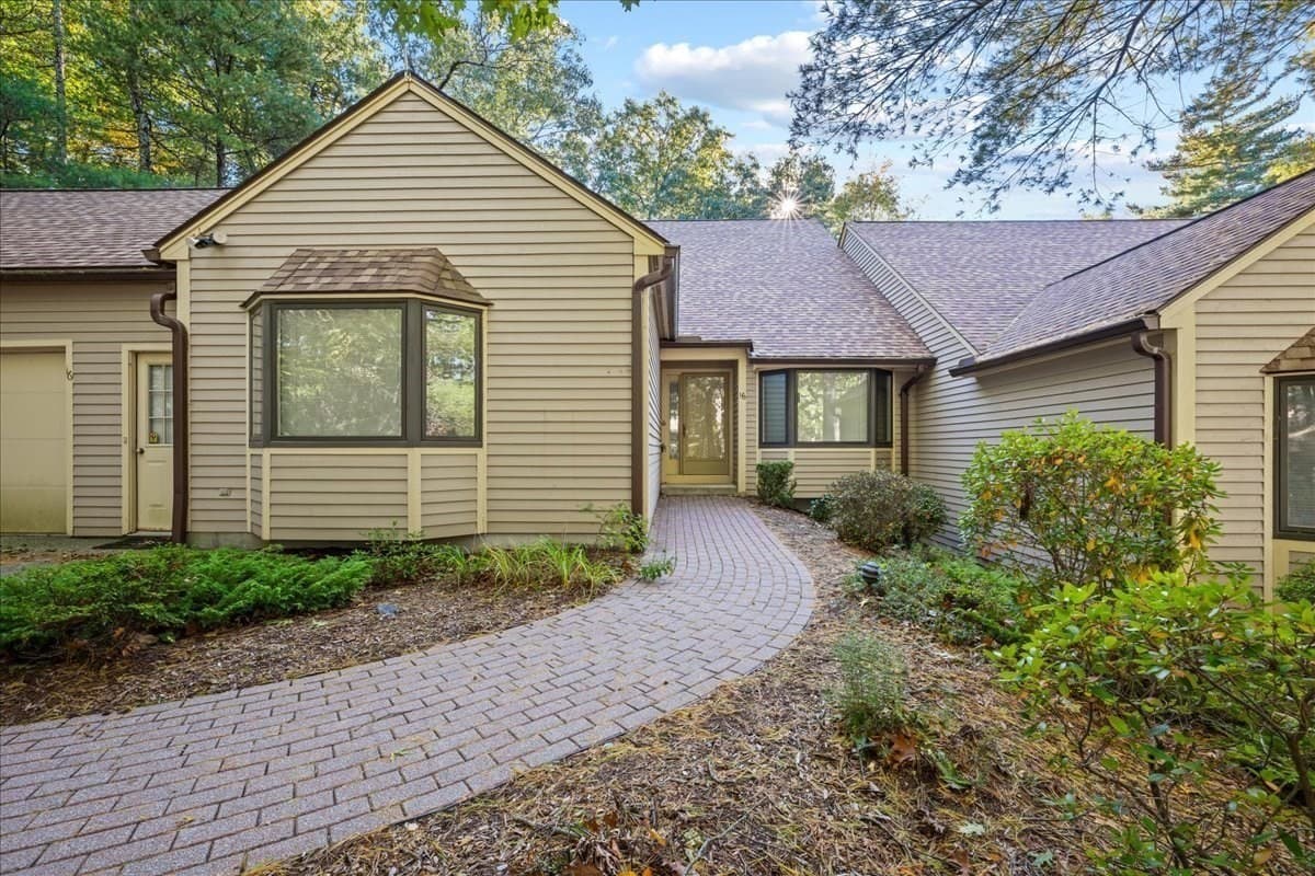 Condominium at 16 Bentwood Dr # 16, Sturbridge MA 01566, Sturbridge, photo 35 of 39