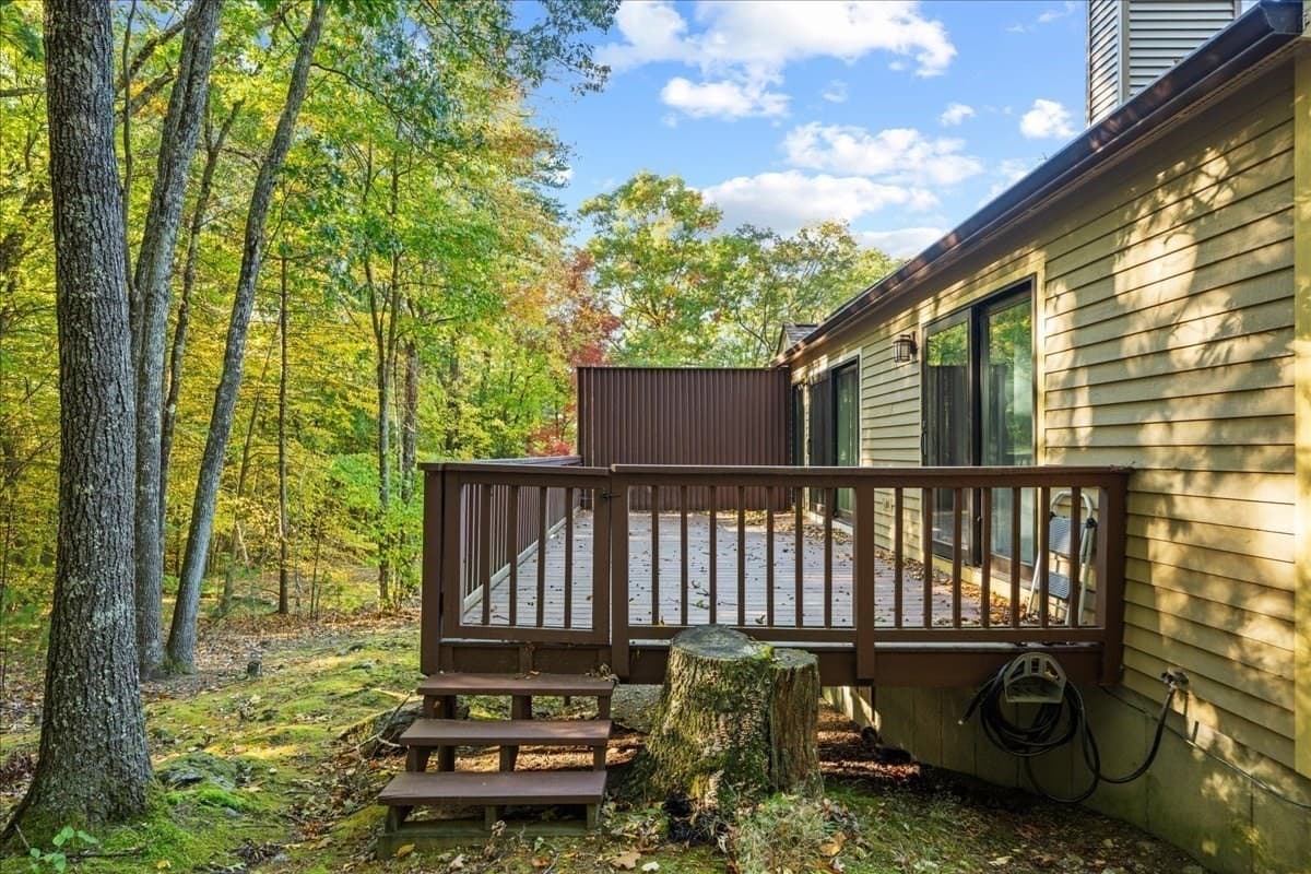 Condominium at 16 Bentwood Dr # 16, Sturbridge MA 01566, Sturbridge, photo 31 of 39