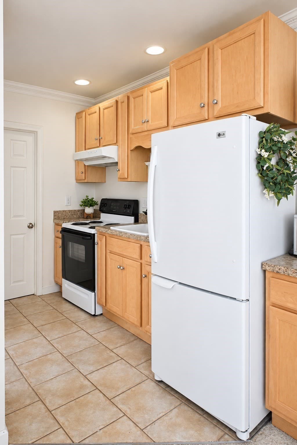 Condominium at 150 Lincoln St # 3, Worcester MA 01605, Worcester, photo 7 of 11