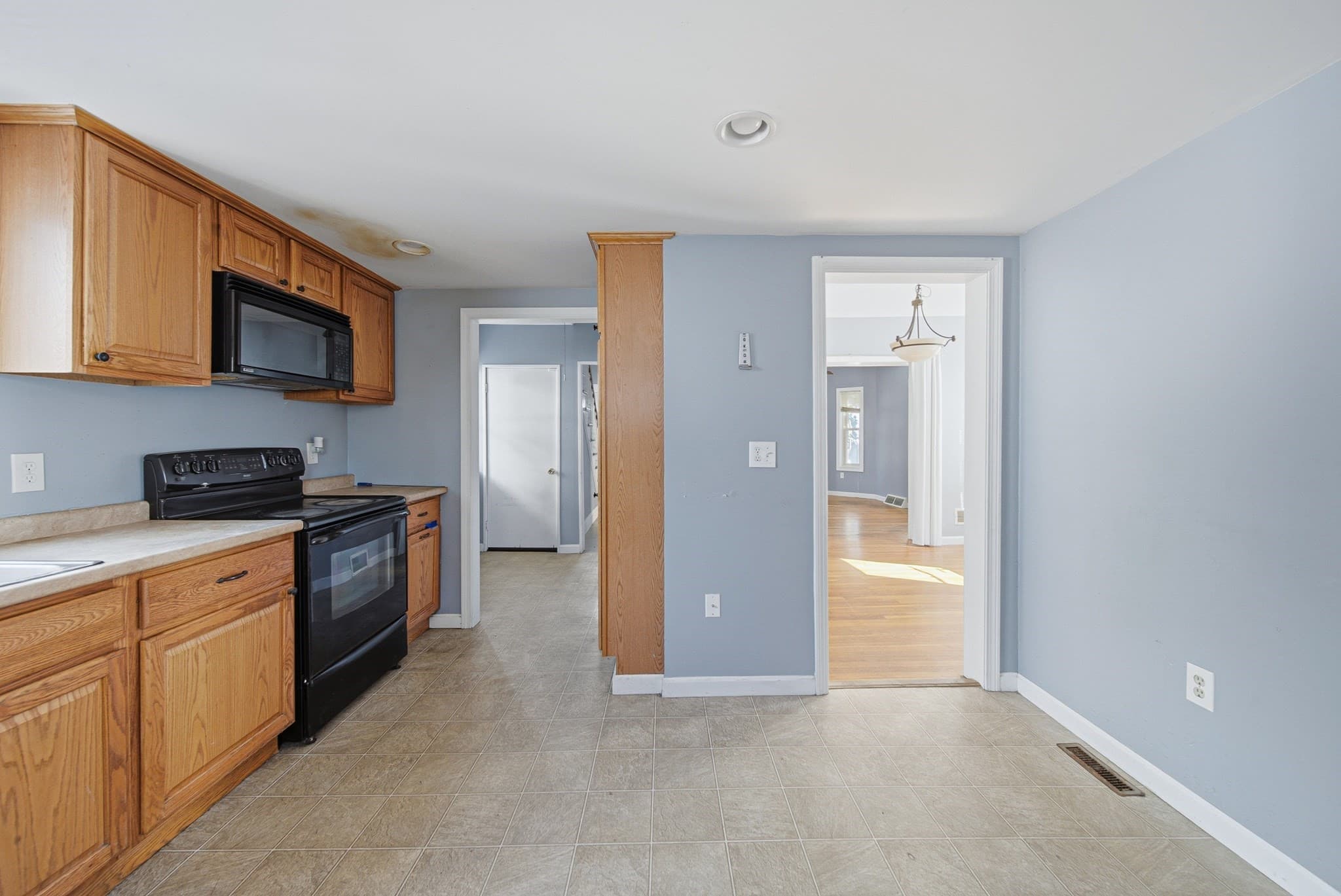 Single Family Residence at 56 Read St, Lowell MA 01850, Lowell, photo 13 of 39