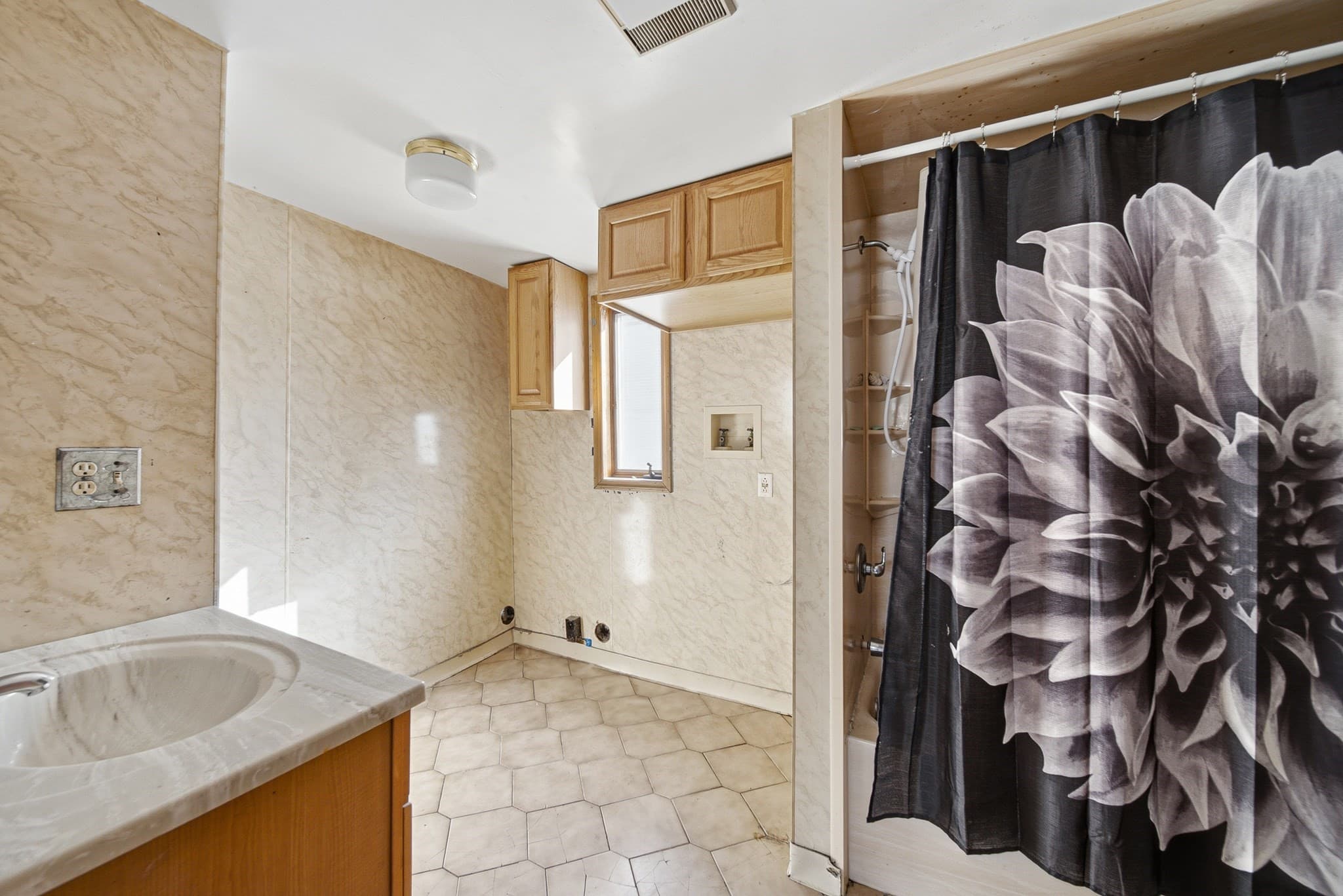 Single Family Residence at 56 Read St, Lowell MA 01850, Lowell, photo 14 of 39