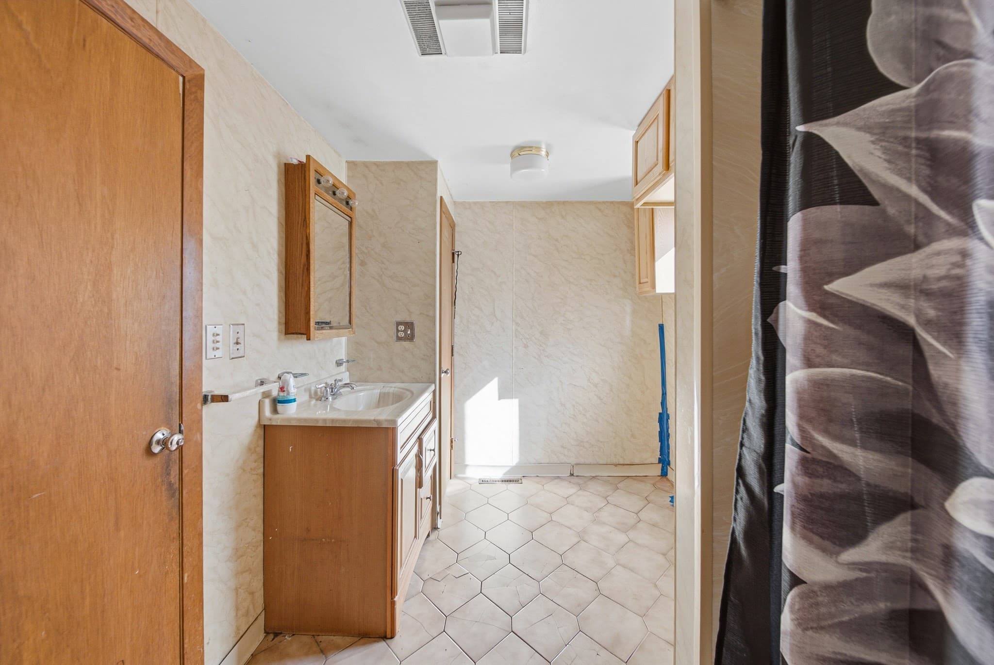 Single Family Residence at 56 Read St, Lowell MA 01850, Lowell, photo 15 of 39