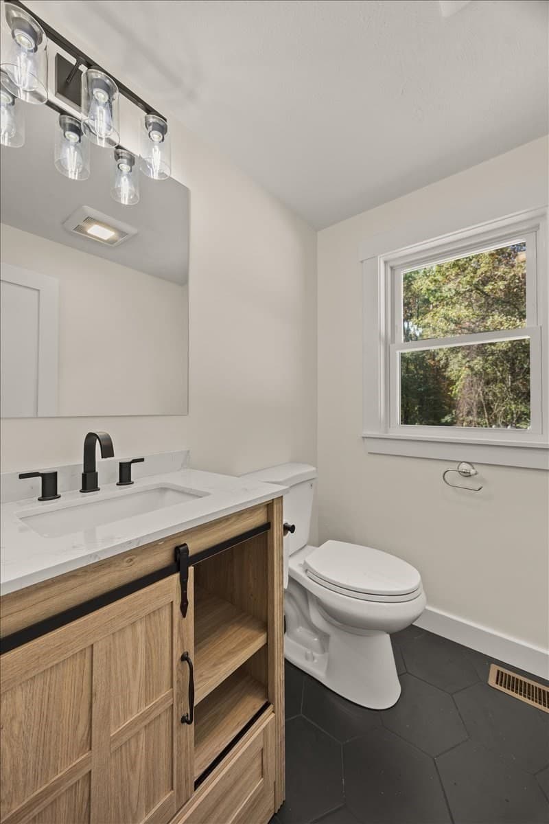 Single Family Residence at 258 Poquanticut Ave, Easton MA 02356, Easton, photo 11 of 38