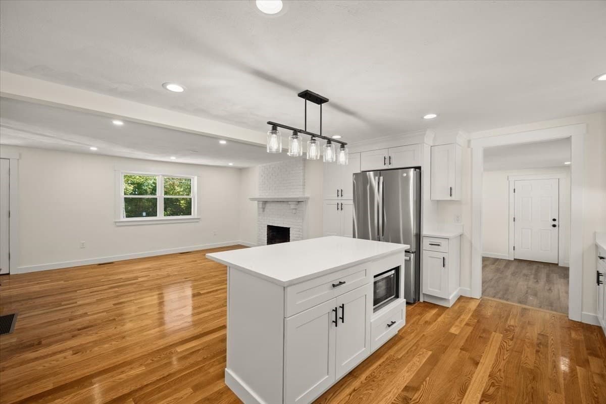 Single Family Residence at 258 Poquanticut Ave, Easton MA 02356, Easton, photo 8 of 38