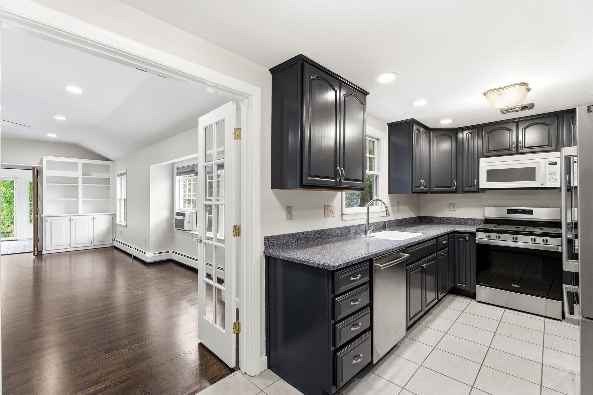 Single Family Residence at 9 Eclipse Ave, Chelmsford MA 01824, photo 10 of 27