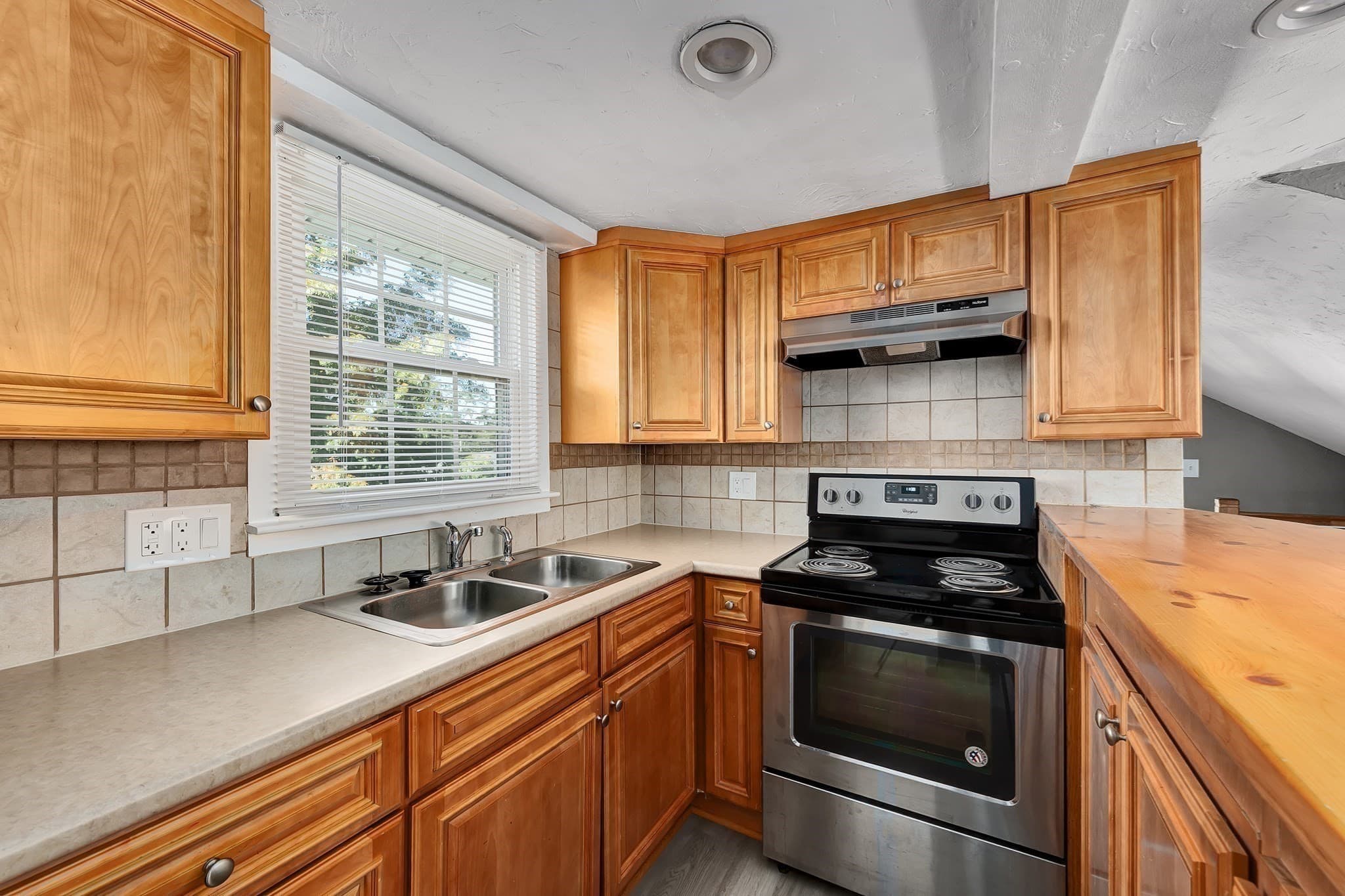 3 Family - 3 Units Up/Down at 27 Holten St, Danvers MA 01923, Danvers, photo 7 of 34