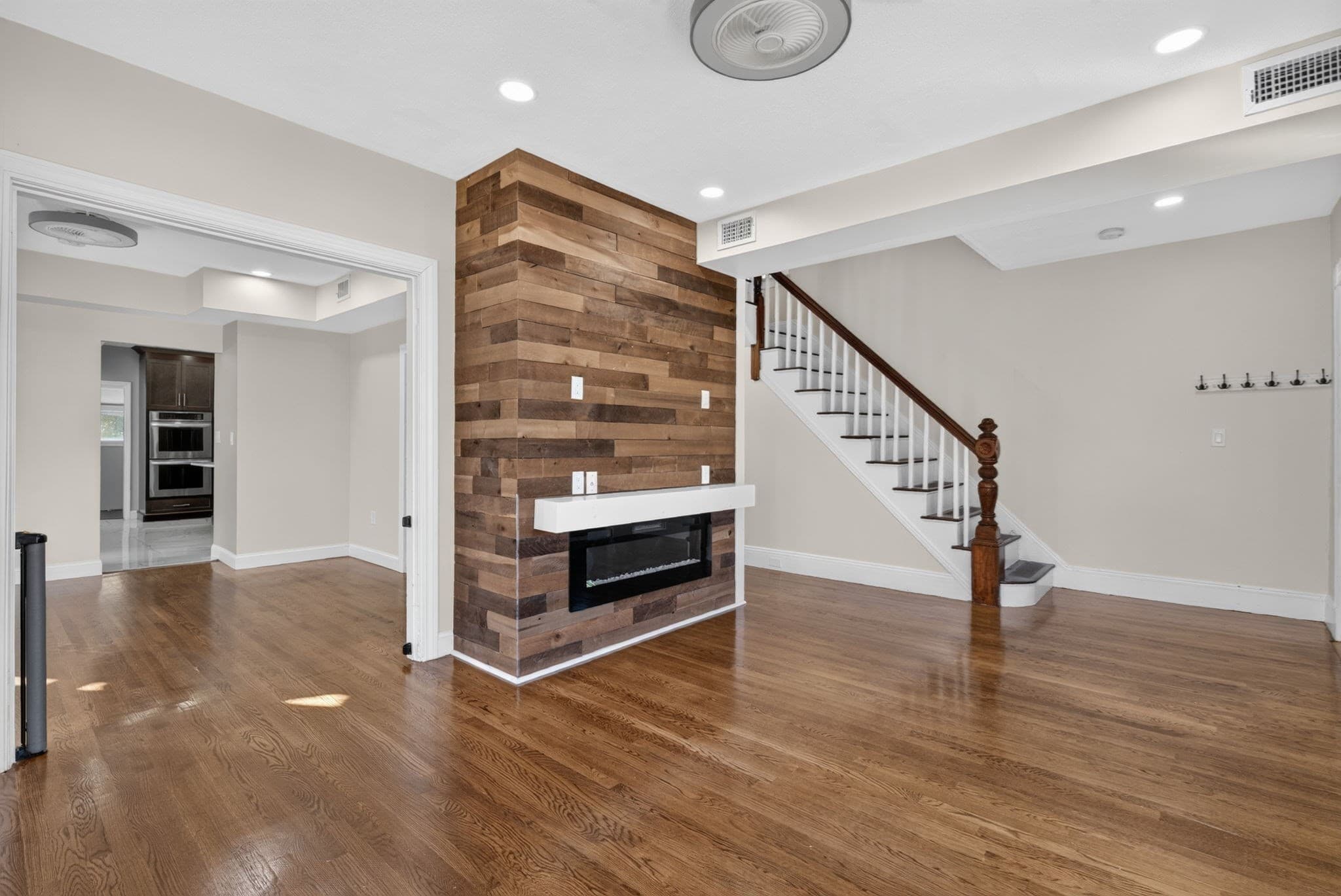 Single Family Residence at 703 S Main St, Randolph MA 02368, Randolph, photo 7 of 39