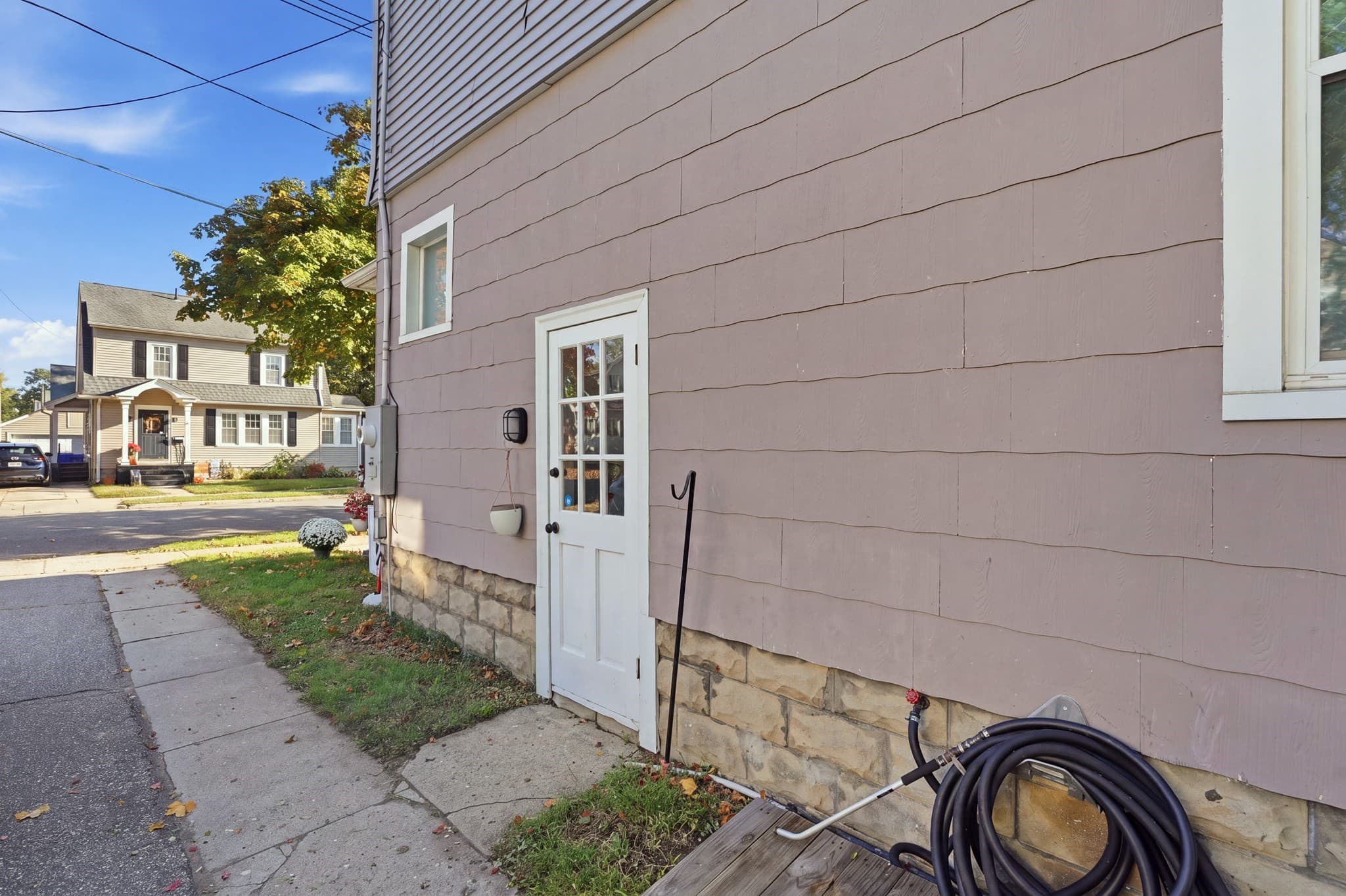 Single Family Residence at 10 Wilber St, Springfield MA 01104, Springfield, photo 4 of 35