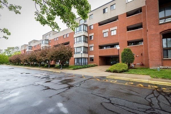 Condominium at 96 Old Colony # 234, Taunton MA 02780, Taunton, photo 2 of 11