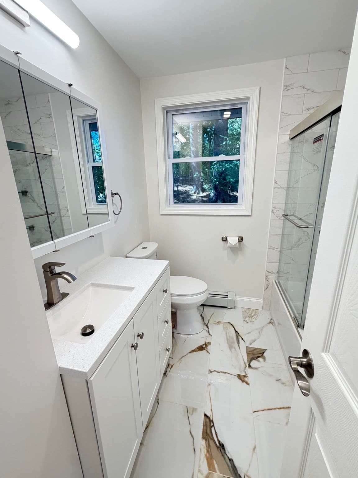 Single Family Residence at 19 New Searles Rd, Nashua NH 03062, Nashua, photo 6 of 31