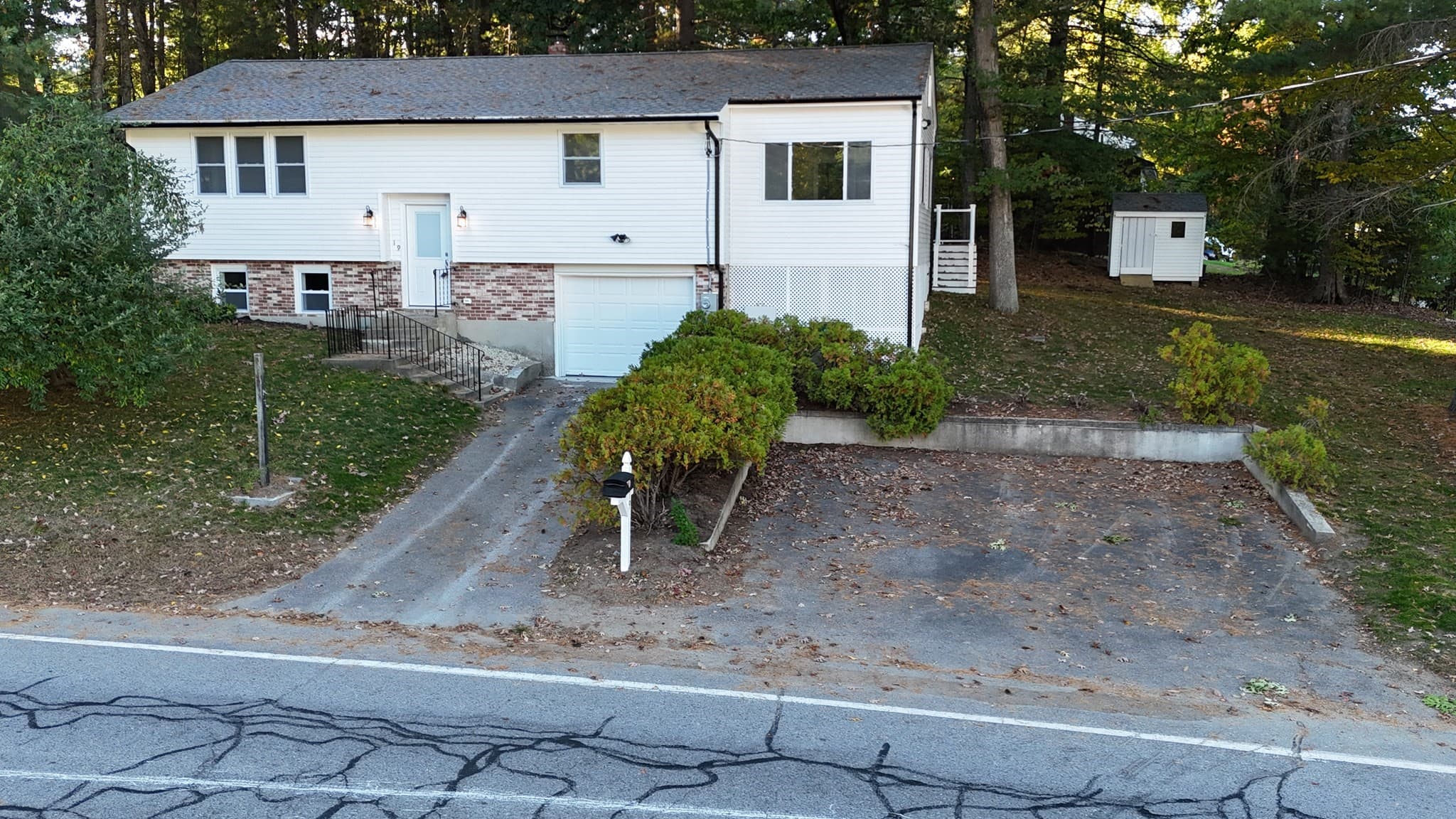 19 New Searles Rd, Nashua NH 03062