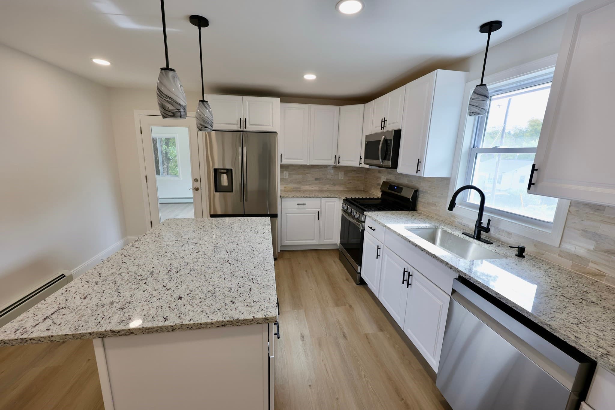 Single Family Residence at 19 New Searles Rd, Nashua NH 03062, Nashua, photo 21 of 31