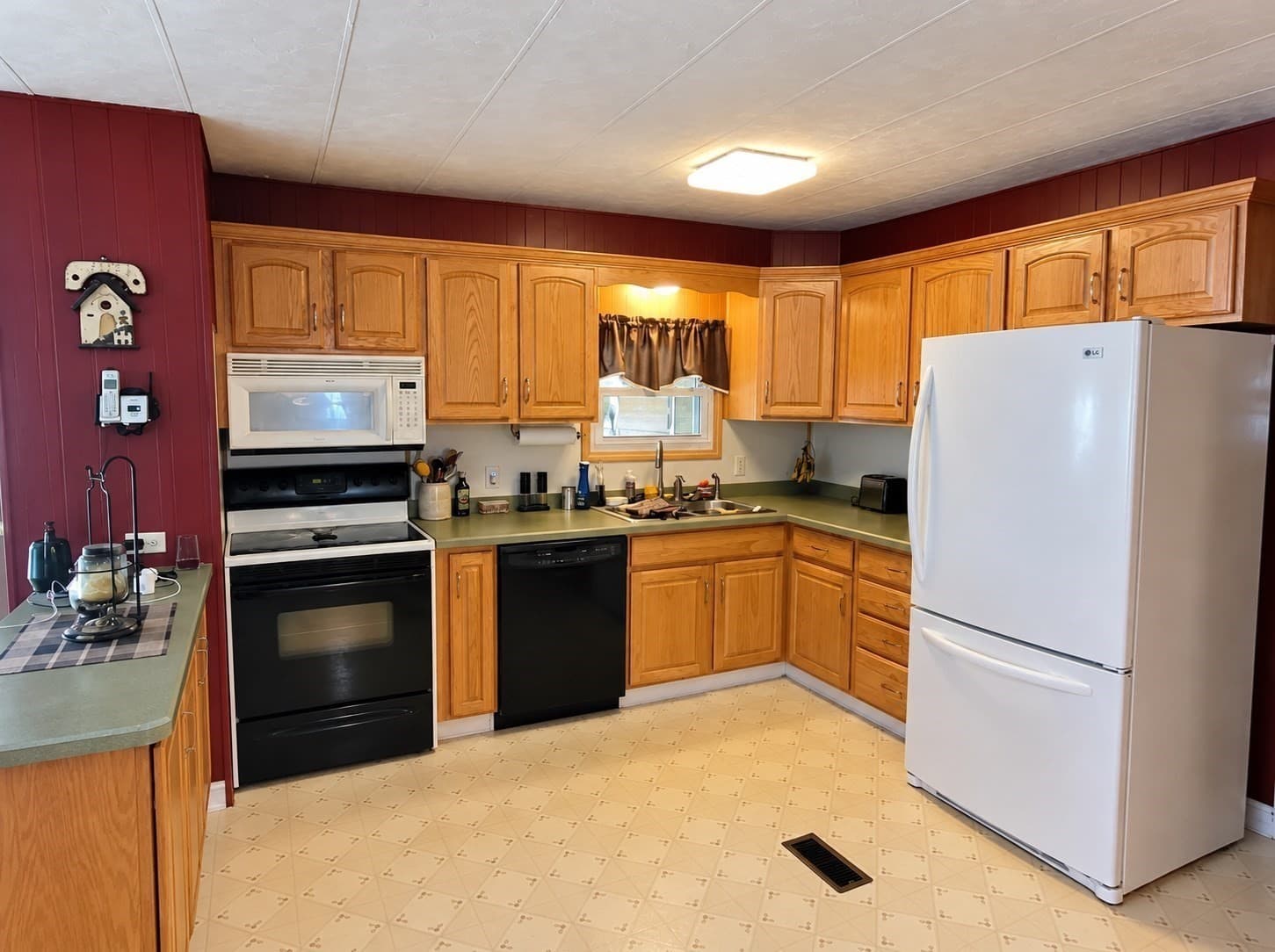 Mobile Home at 4 Rosewood Drive, Halifax MA 02338, Halifax, photo 7 of 19