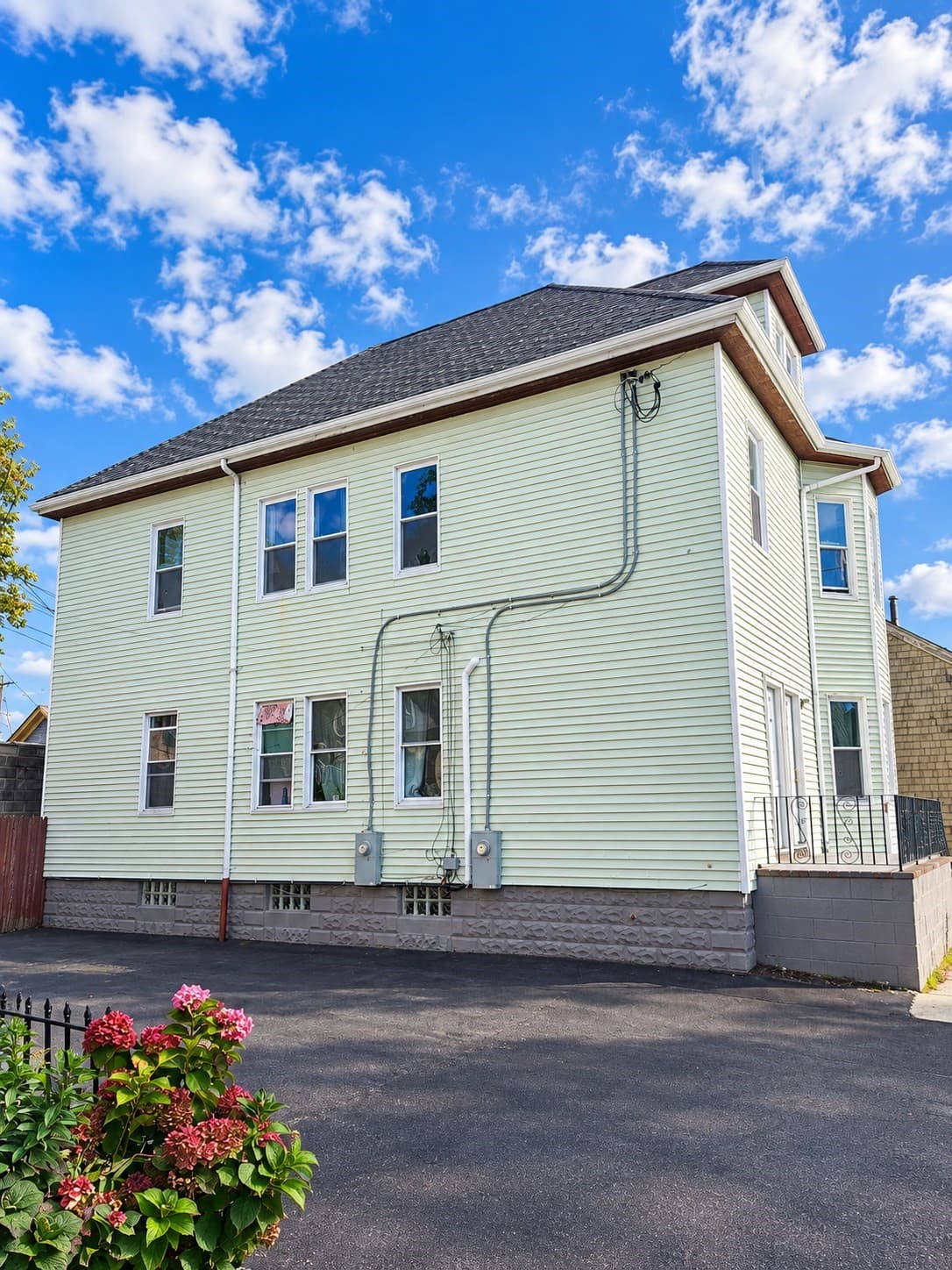 Multi Family at 4-6 Briggs Ct, New Bedford MA 02740, New Bedford, photo 2 of 24