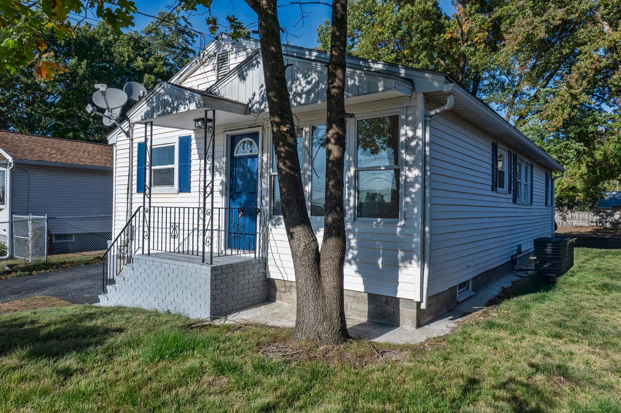 Single Family Residence at 32 Turnpike St, North Andover MA 01845, North Andover, photo 2 of 26