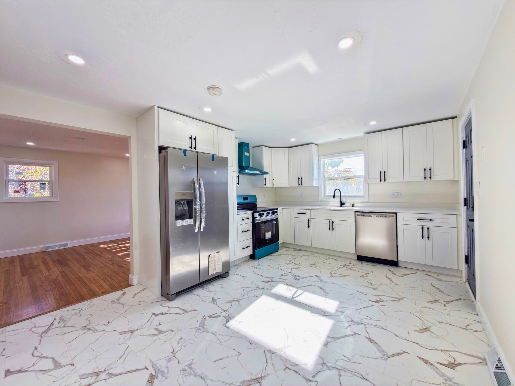 Single Family Residence at 32 Turnpike St, North Andover MA 01845, North Andover, photo 7 of 26