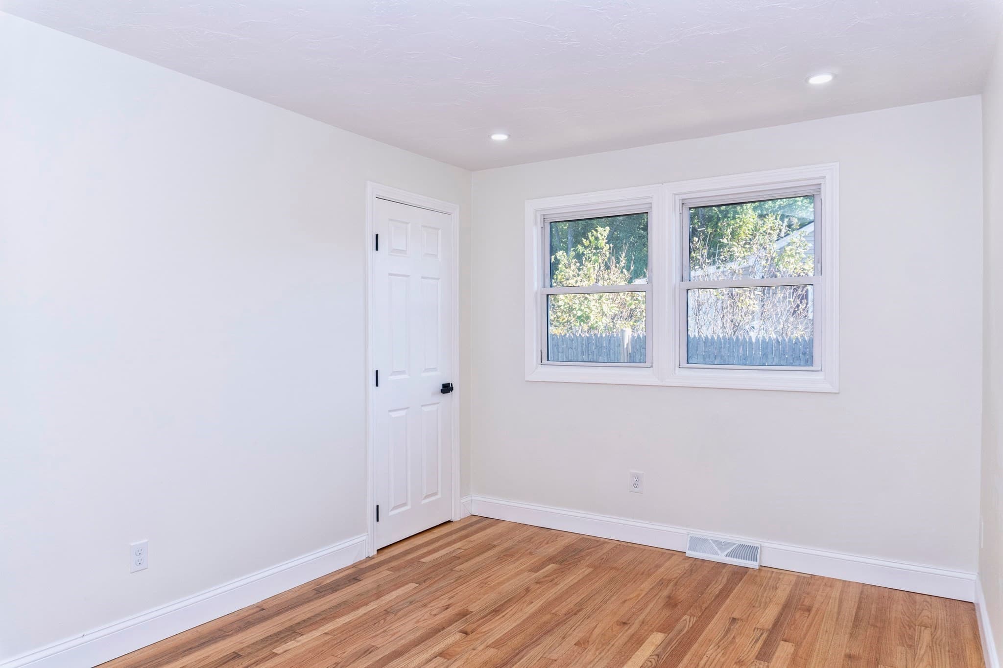 Single Family Residence at 32 Turnpike St, North Andover MA 01845, North Andover, photo 9 of 26