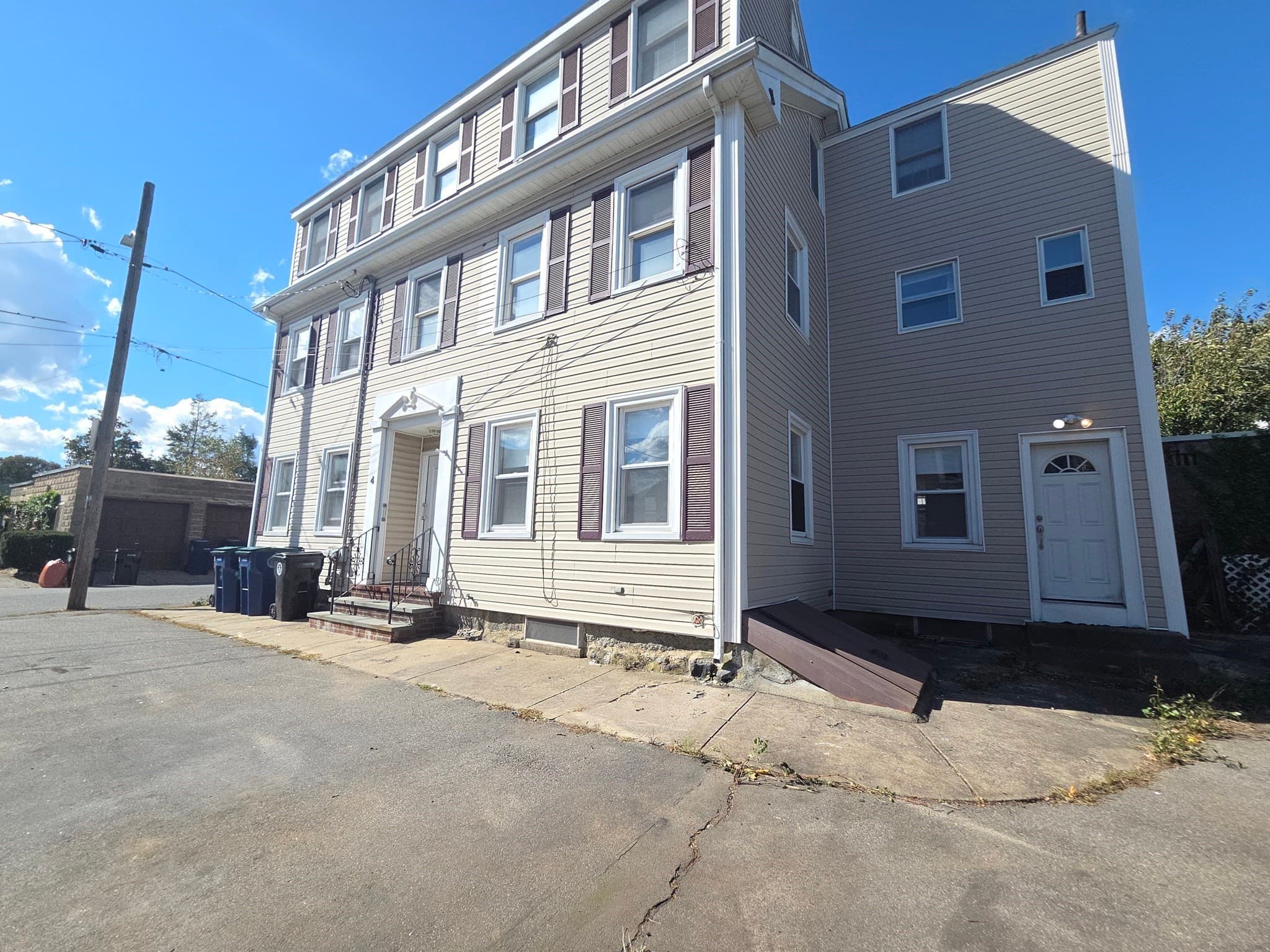Multi Family at 4 Upham St, Salem MA 01970, photo 33 of 37