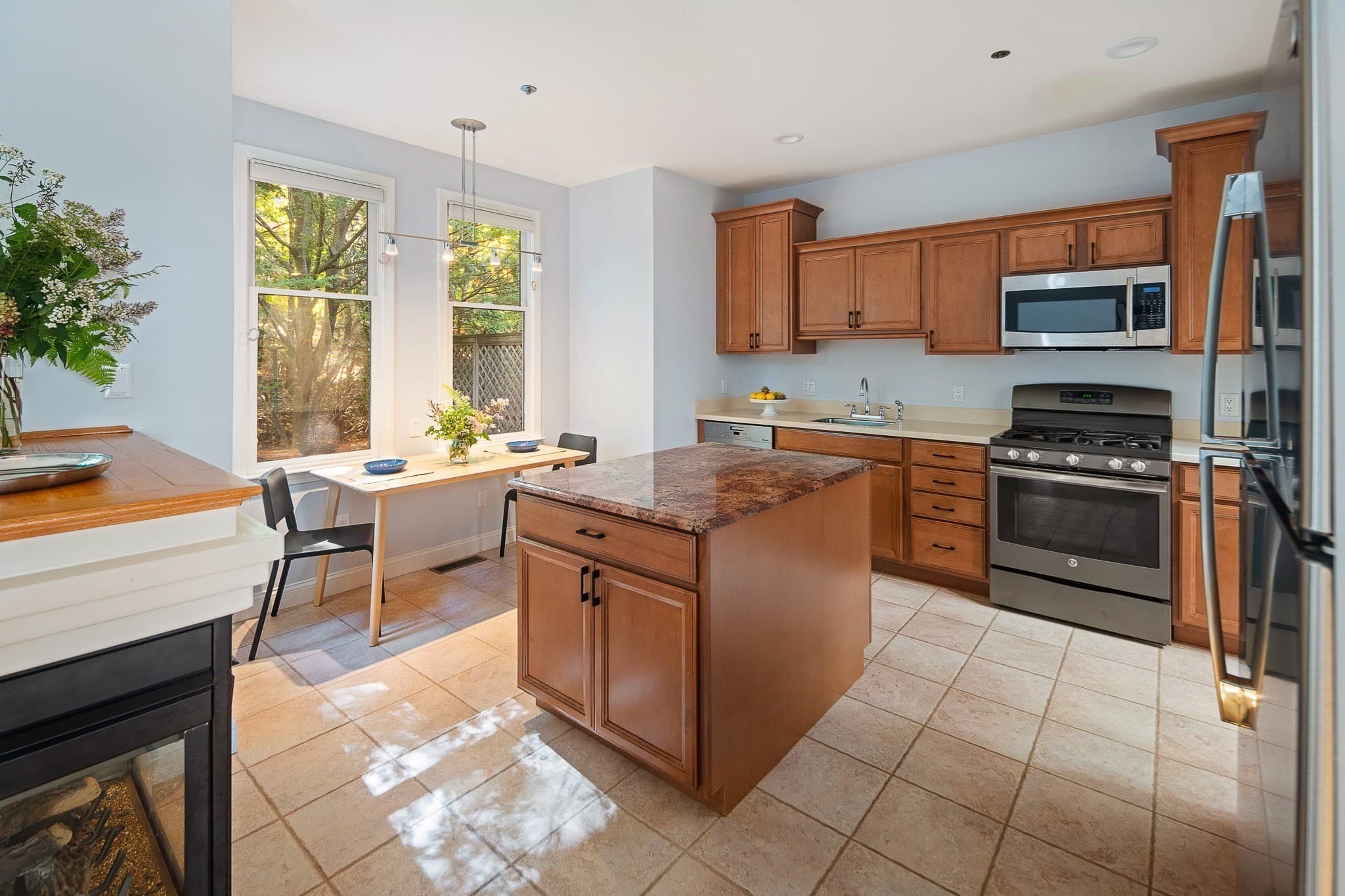 Condominium at 18 Pettee St # 18, Newton MA 02464, Newton, photo 6 of 29