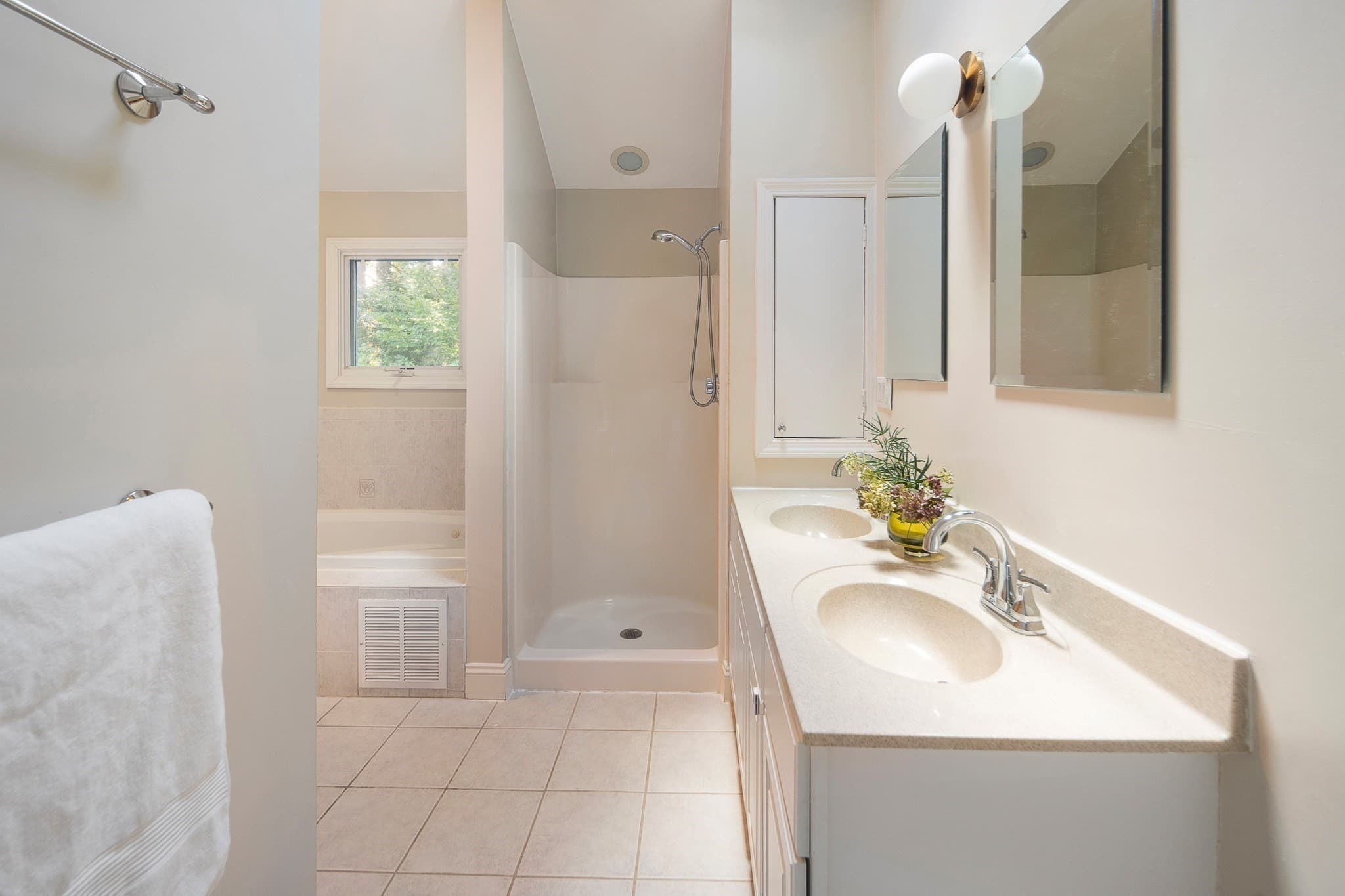 Condominium at 18 Pettee St # 18, Newton MA 02464, Newton, photo 12 of 29