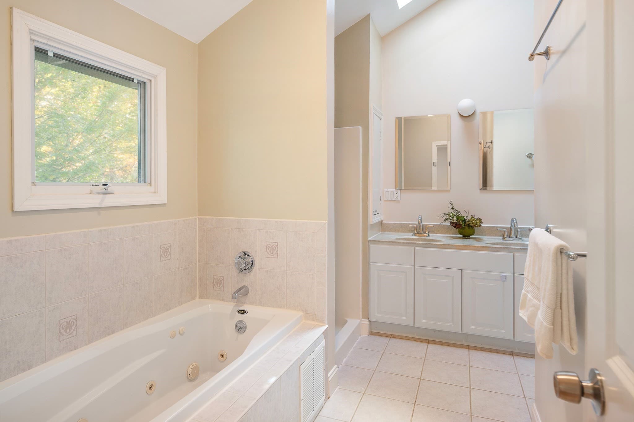Condominium at 18 Pettee St # 18, Newton MA 02464, Newton, photo 11 of 29