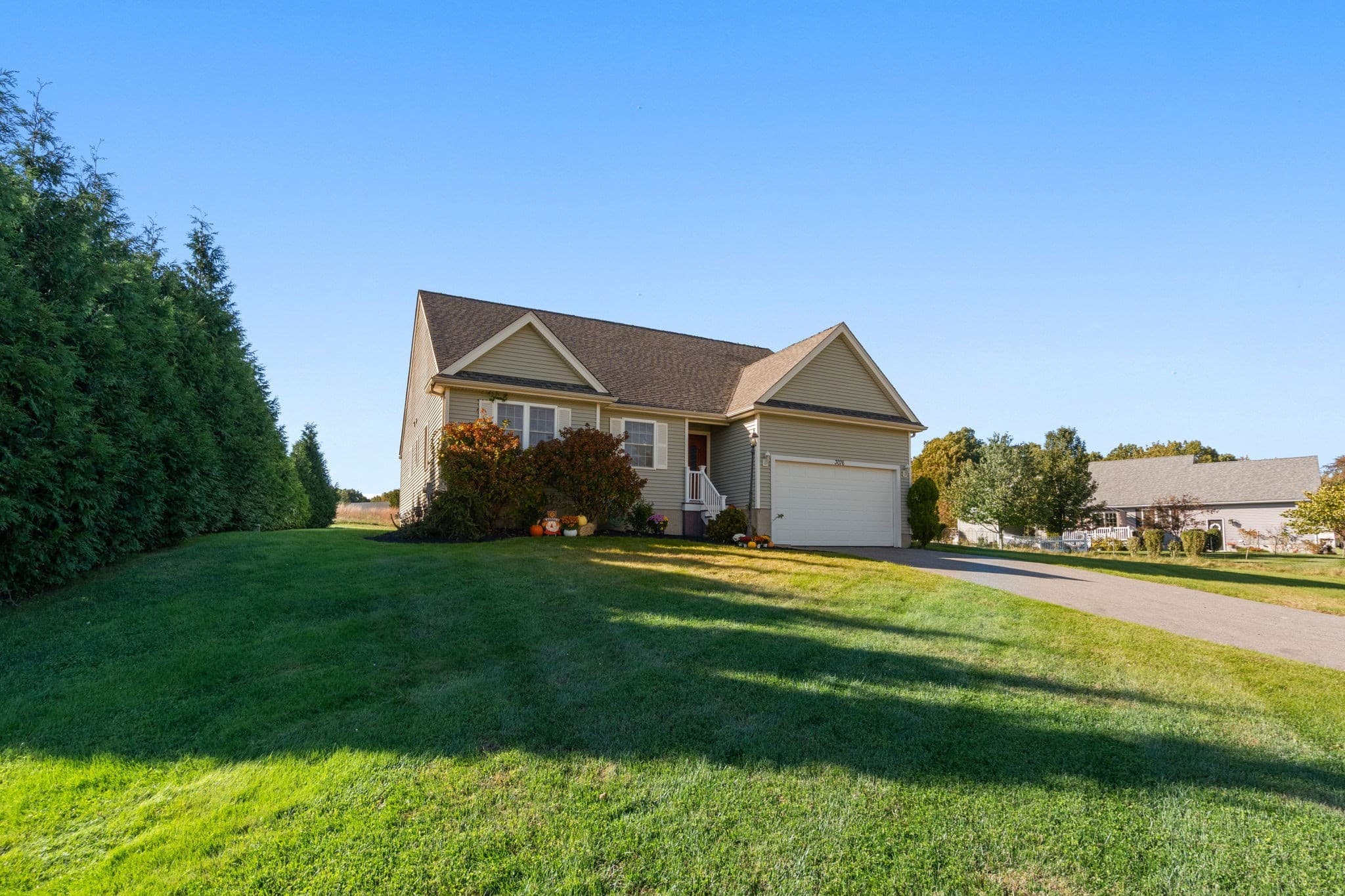 Single Family Residence at 3076 Hunters Hill Dr, Dighton MA 02715, Dighton, photo 2 of 36