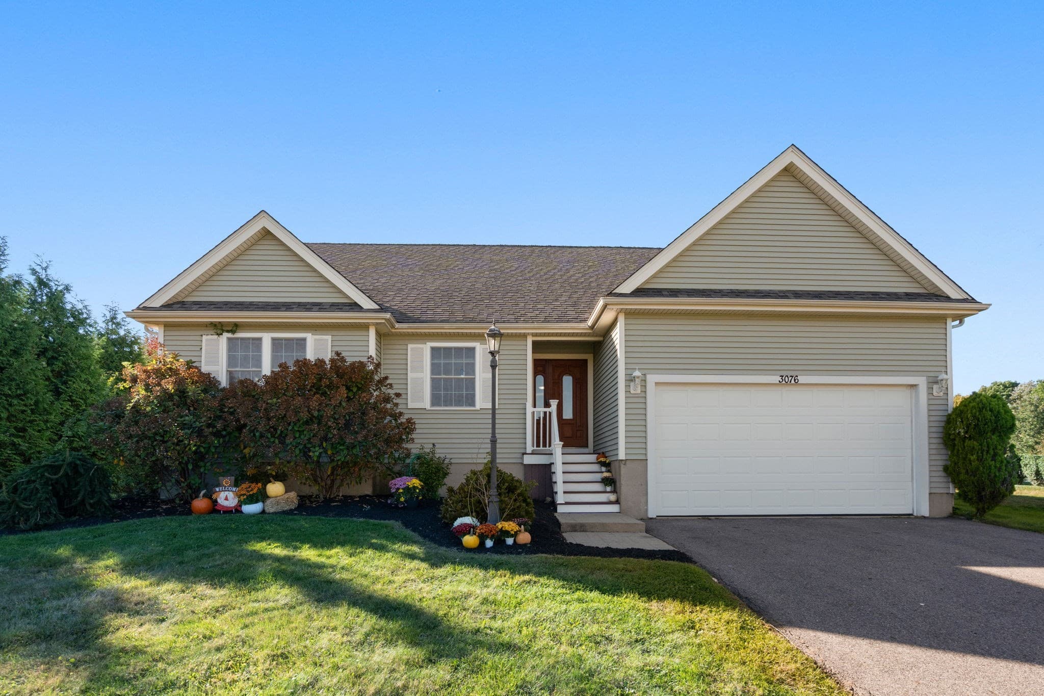 3076 Hunters Hill Dr, Dighton MA 02715