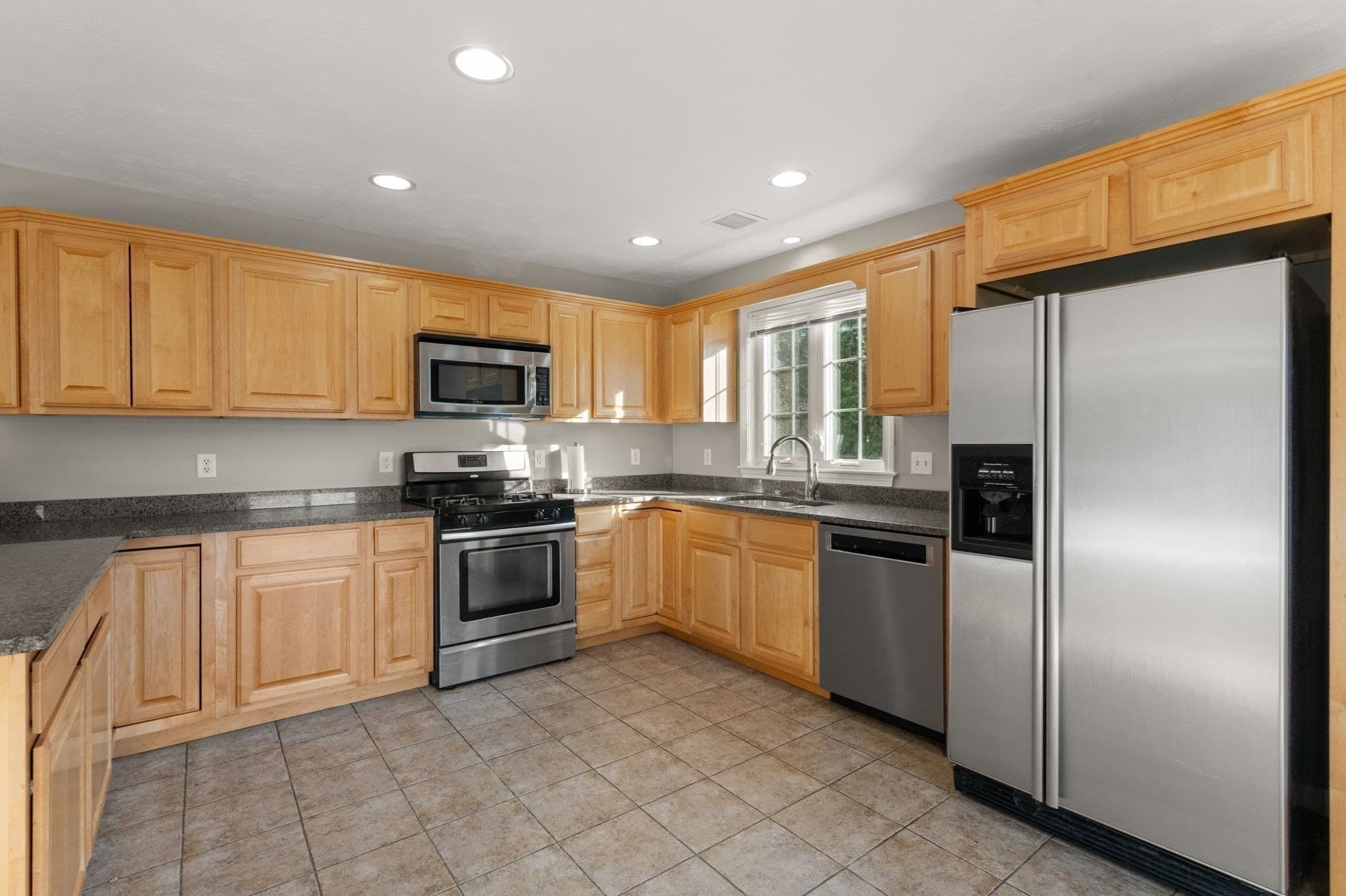Single Family Residence at 3076 Hunters Hill Dr, Dighton MA 02715, Dighton, photo 18 of 36