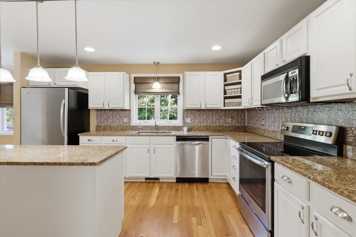 Single Family Residence at 319 Oak St, Swansea MA 02777, Swansea, photo 12 of 35