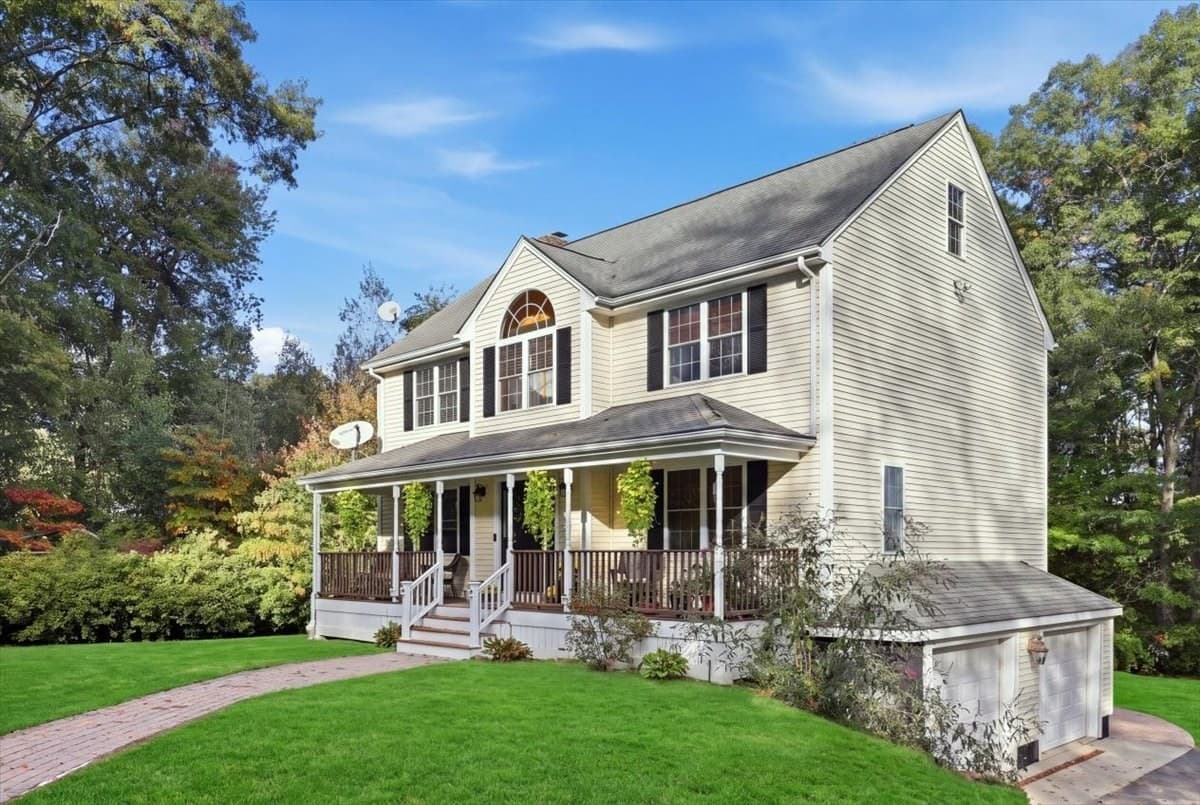 Single Family Residence at 319 Oak St, Swansea MA 02777, Swansea, photo 3 of 35