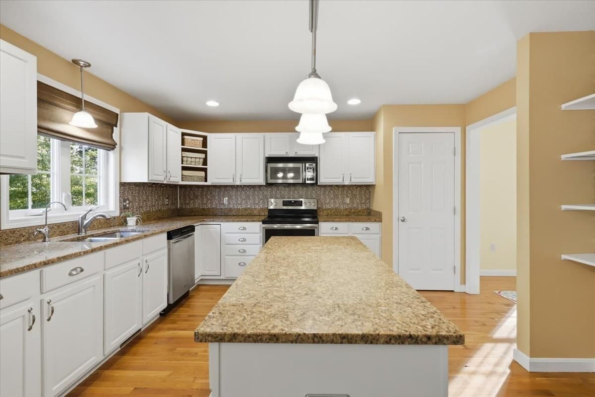 Single Family Residence at 319 Oak St, Swansea MA 02777, Swansea, photo 9 of 35