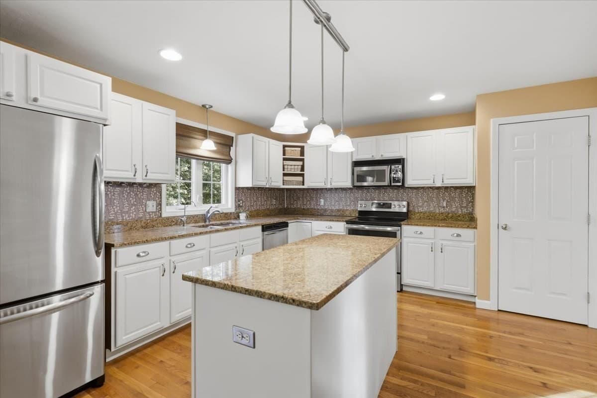 Single Family Residence at 319 Oak St, Swansea MA 02777, Swansea, photo 10 of 35