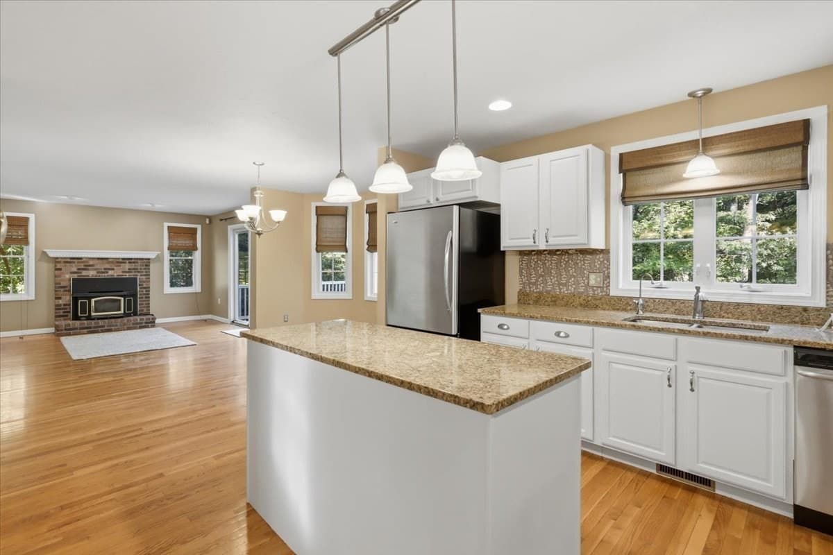 Single Family Residence at 319 Oak St, Swansea MA 02777, Swansea, photo 11 of 35